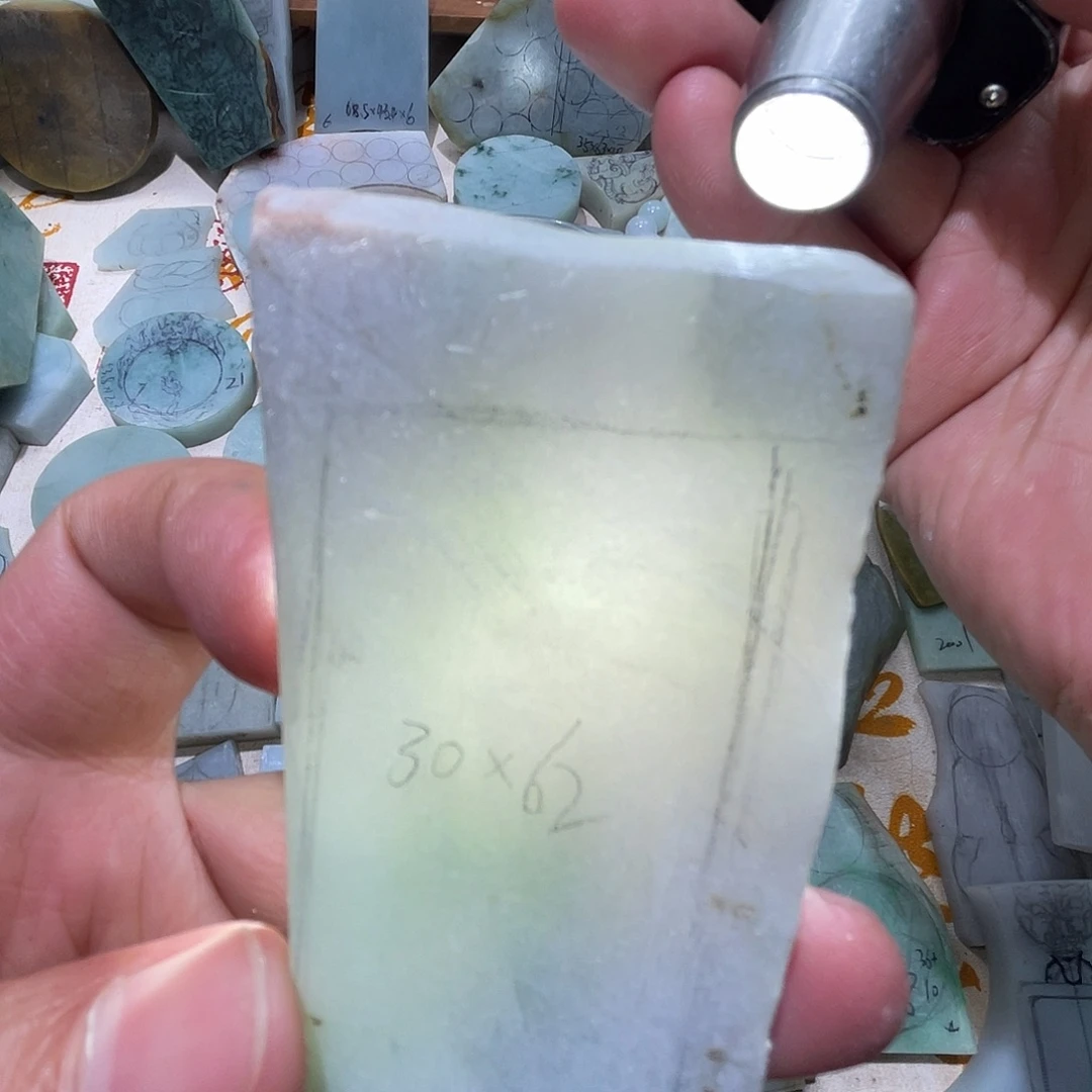 翡翠未镶嵌颈饰天然缅甸A货翡翠毛料