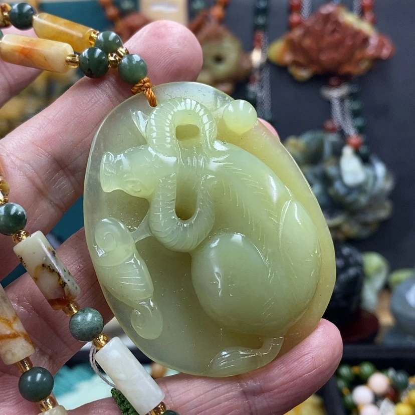 【闪购商品】蛇纹石玉未镶嵌吊坠