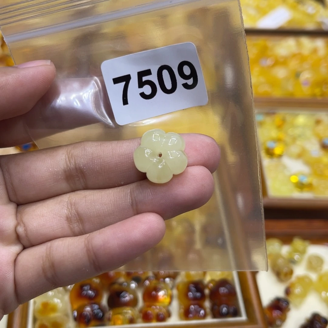 琥珀珠宝奇石未镶嵌