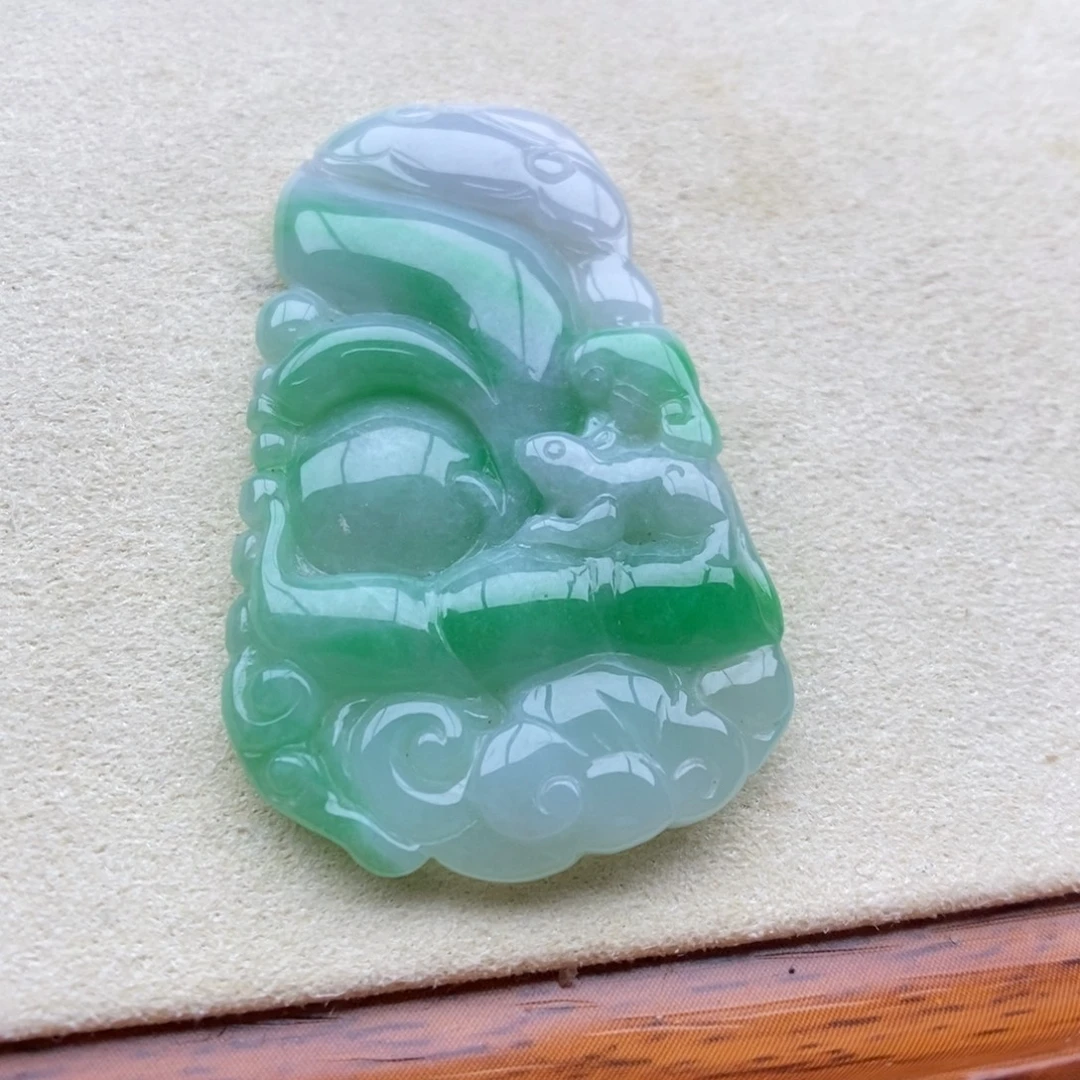 翡翠未镶嵌颈饰吊坠38