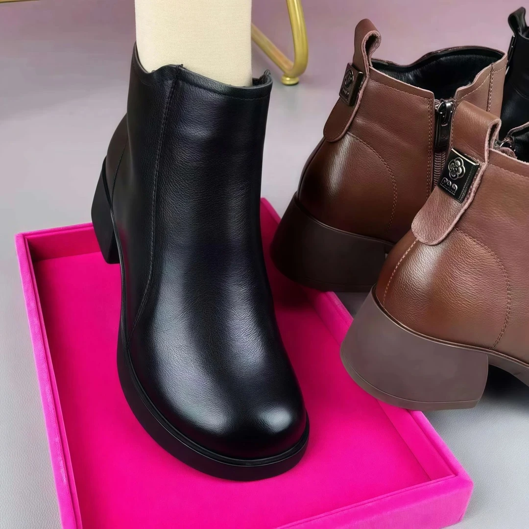 冬季加绒马丁靴女软底软皮2025新款时尚女士短靴百搭韩版防滑靴子