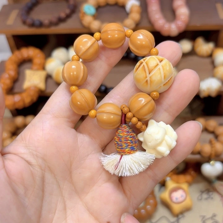 星月菩提把件猴头鲨鱼背手捻菠萝包象牙果