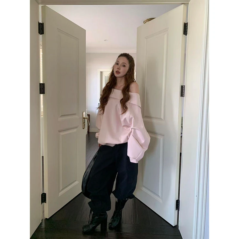 秋季新款2025小众设计款显瘦修身百搭网红穿搭露肩上衣宽松长裤女