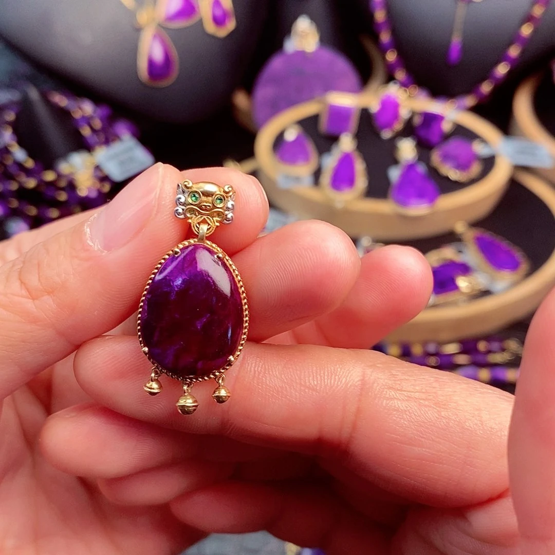 苏纪石（舒俱来）吊坠18K金镶嵌