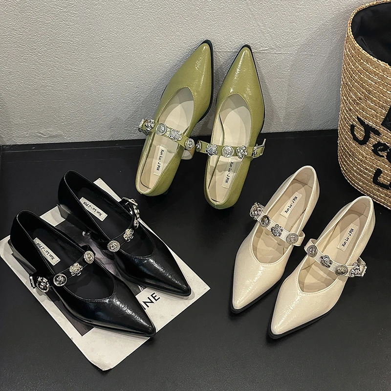 优雅2025春秋新款法式名媛风尖头小皮鞋女金属花朵单鞋一字扣带