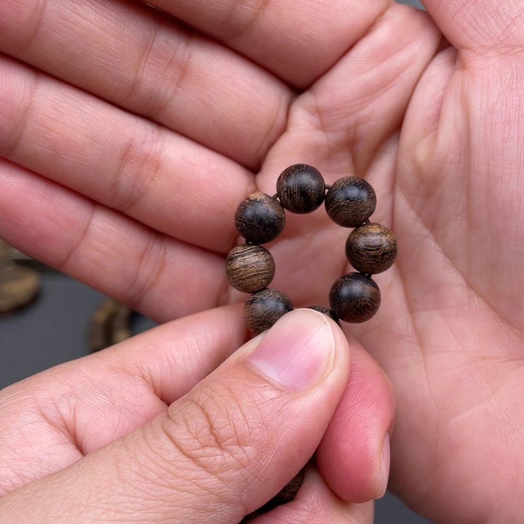 沉香手串：*虎越南芽庄白棋虎皮瘿子瘤疤s
