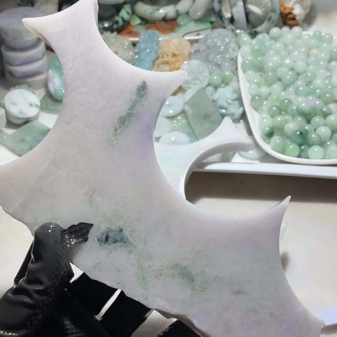 翡翠未镶嵌颈饰边角料