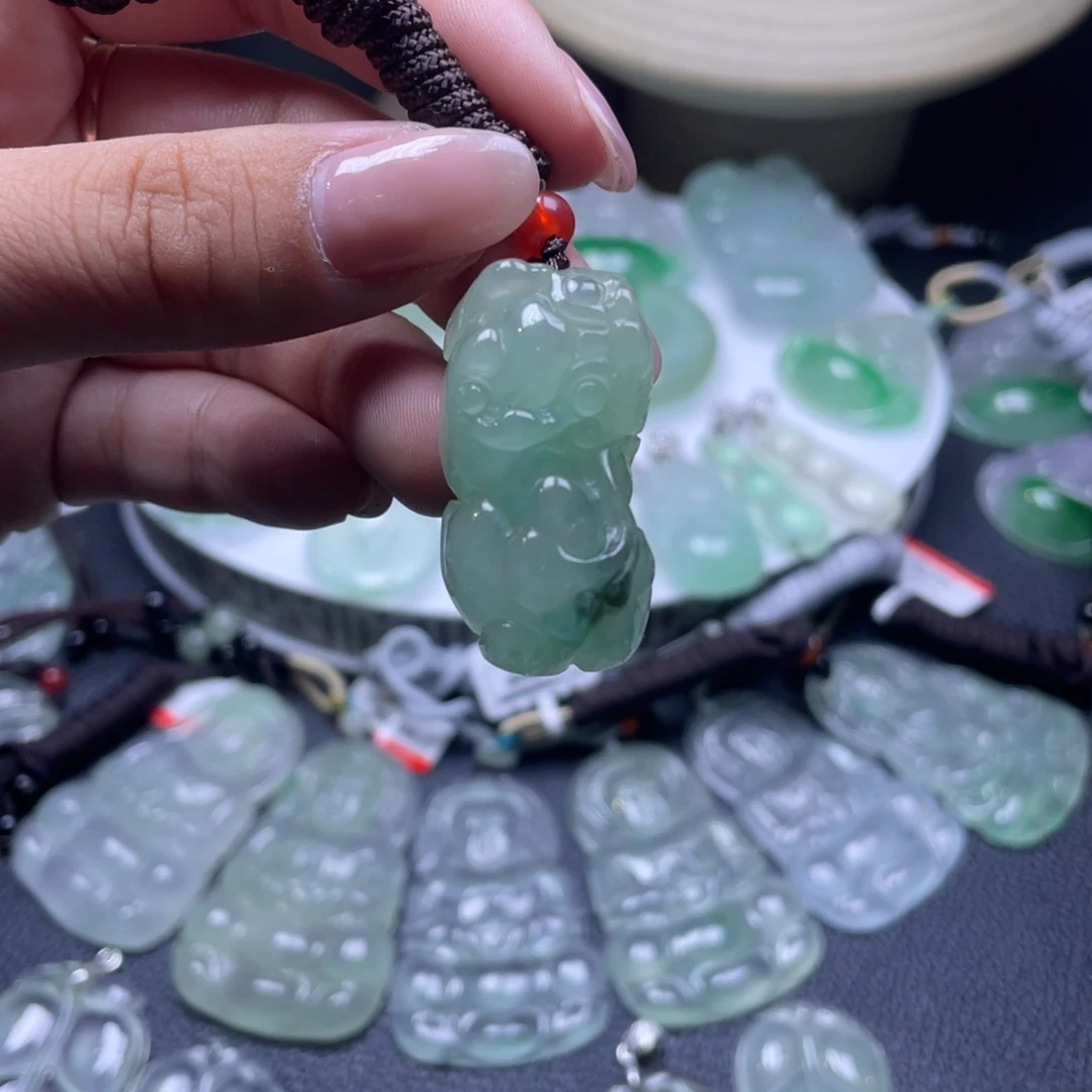 颈饰未镶嵌翡翠