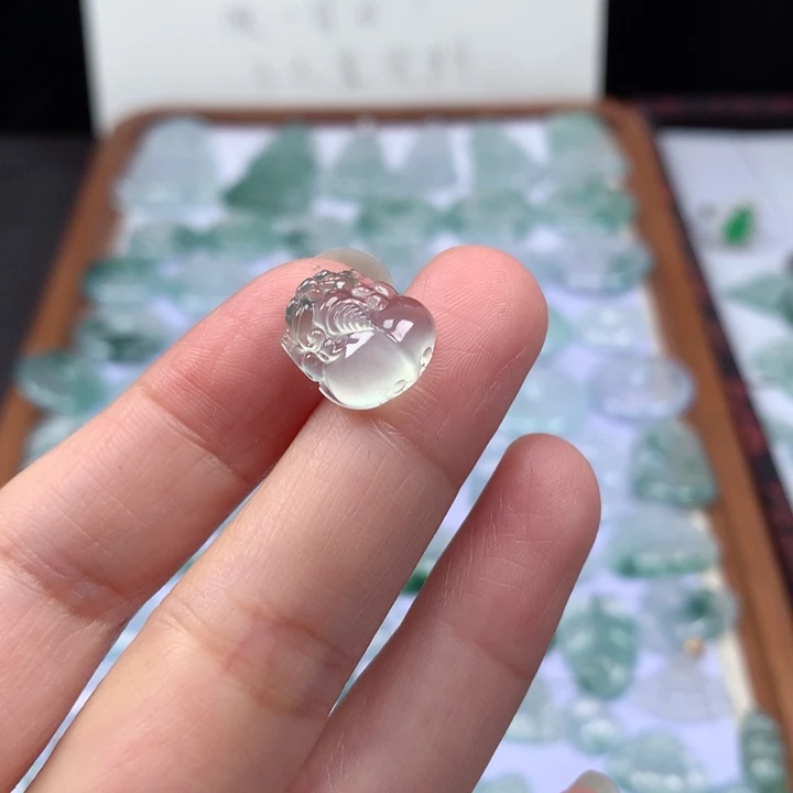 颈饰未镶嵌翡翠高冰貔貅