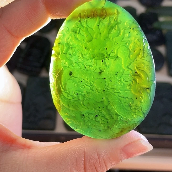 蛇纹石玉未镶嵌挂件泰山玉龙牌