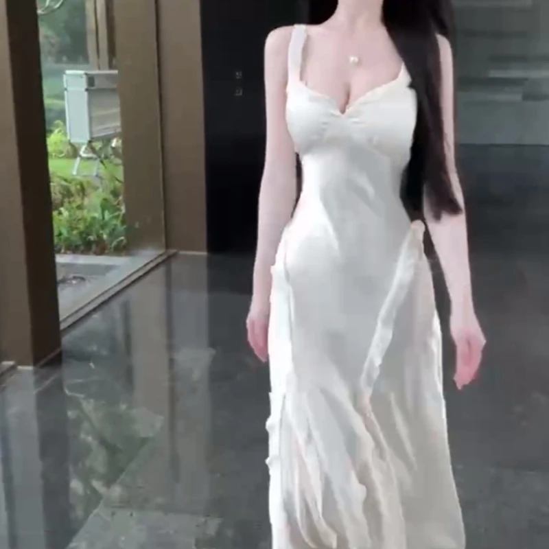 夏季新款清冷感荷叶边露背缎面斜裁气质设计感法式连衣裙含胸垫女