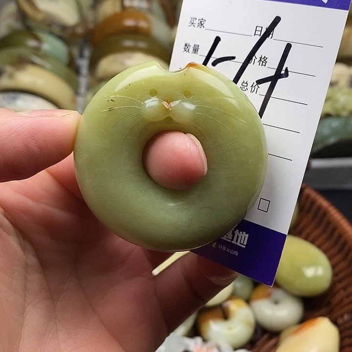 未镶嵌蛇纹石玉颈饰