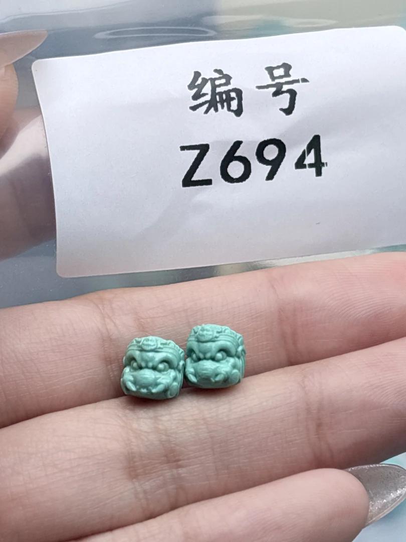 天然原矿绿松石雕刻