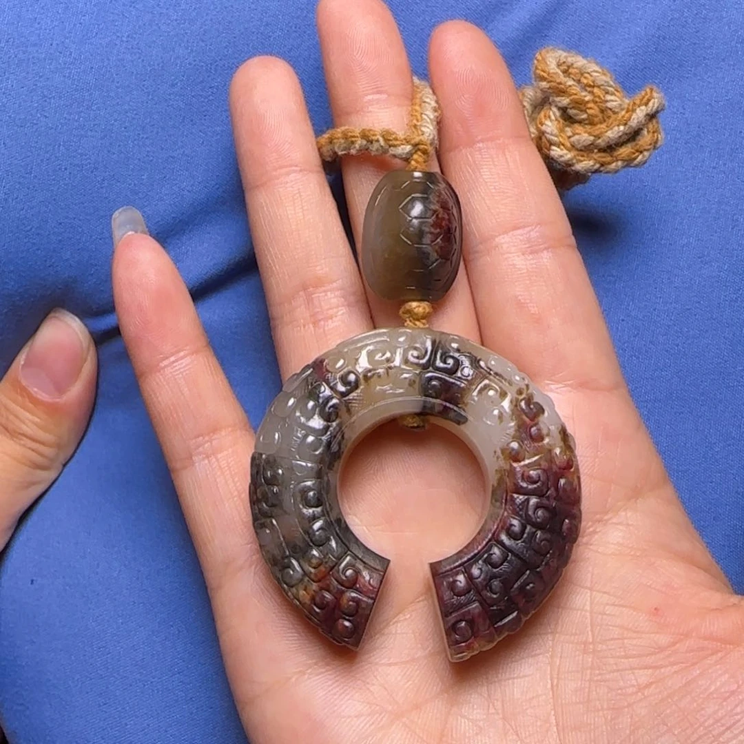 和田玉未镶嵌颈饰老*