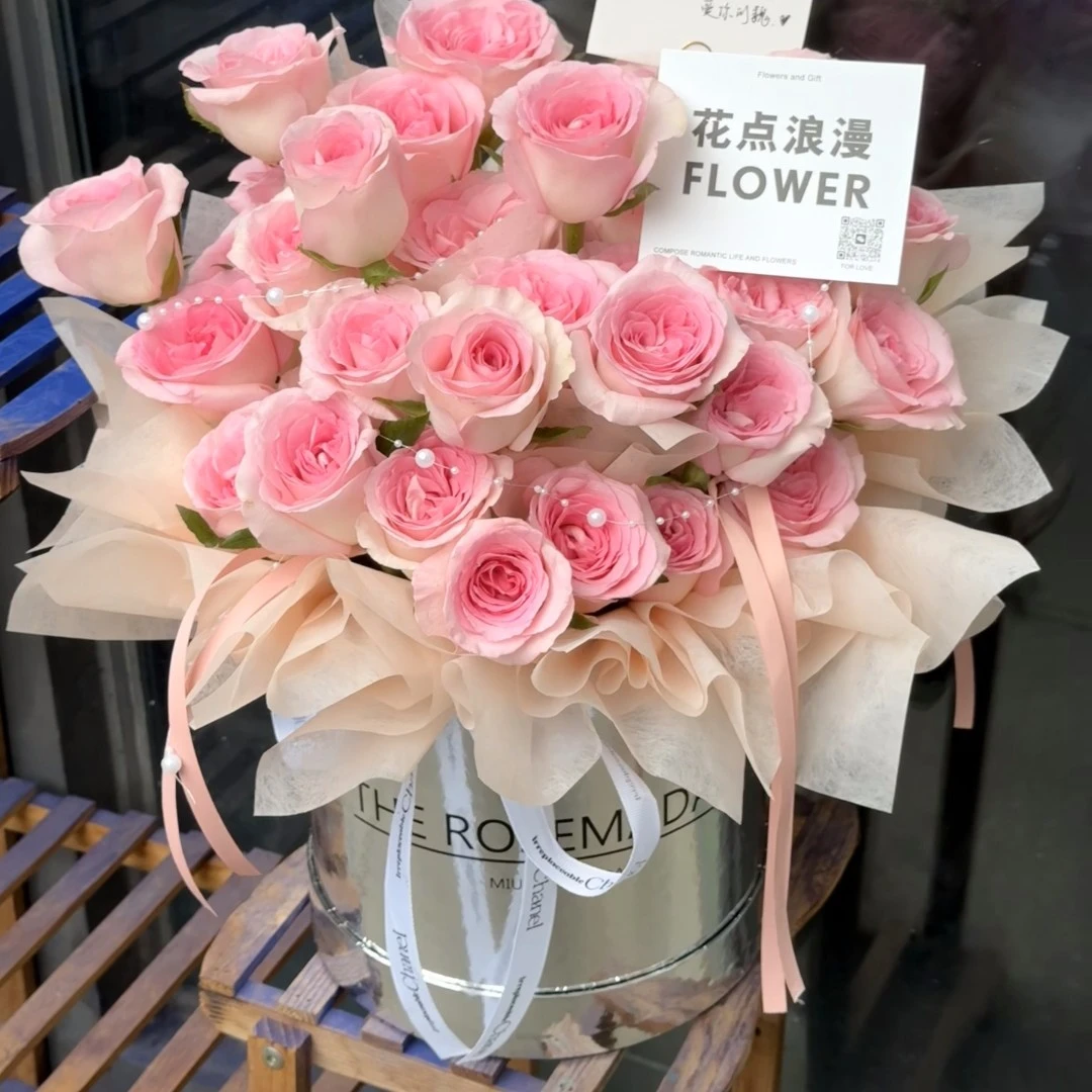 33支粉玫瑰抱抱桶花束