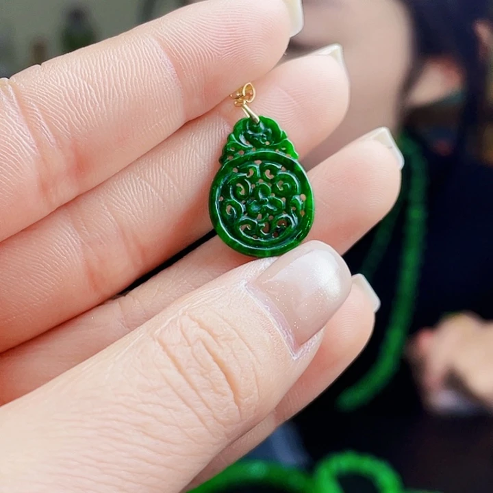 翡翠18K金镶嵌颈饰多样性