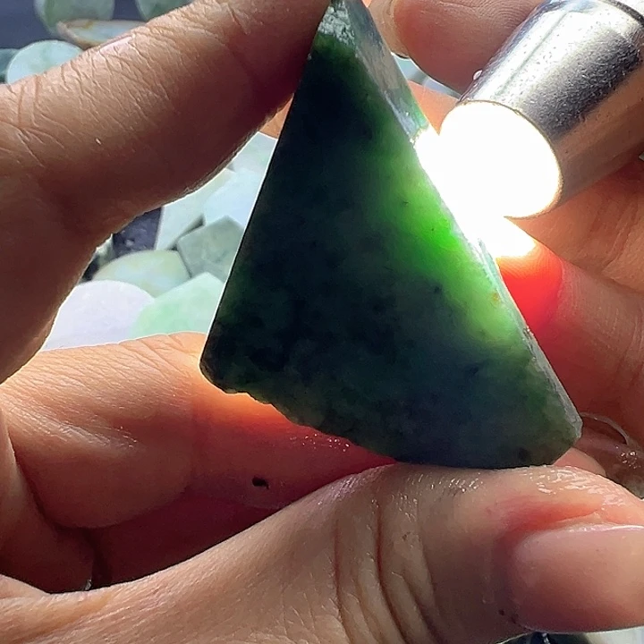 翡翠裸石翡翠满绿56