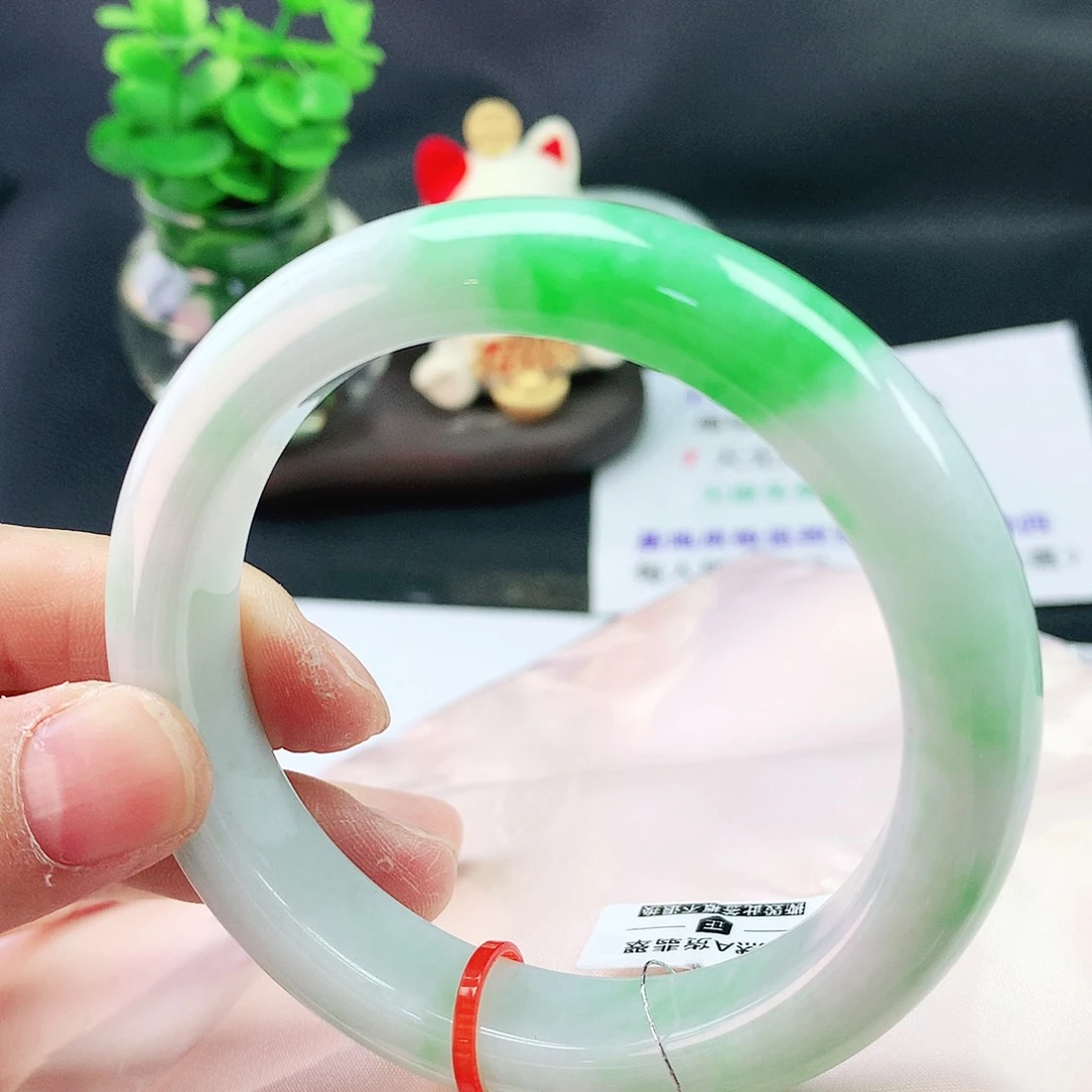 翡翠手镯未镶嵌58圈