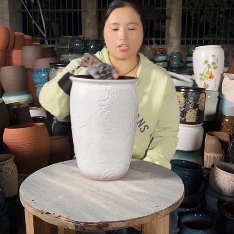 口20高30瑕疵一个盆子。