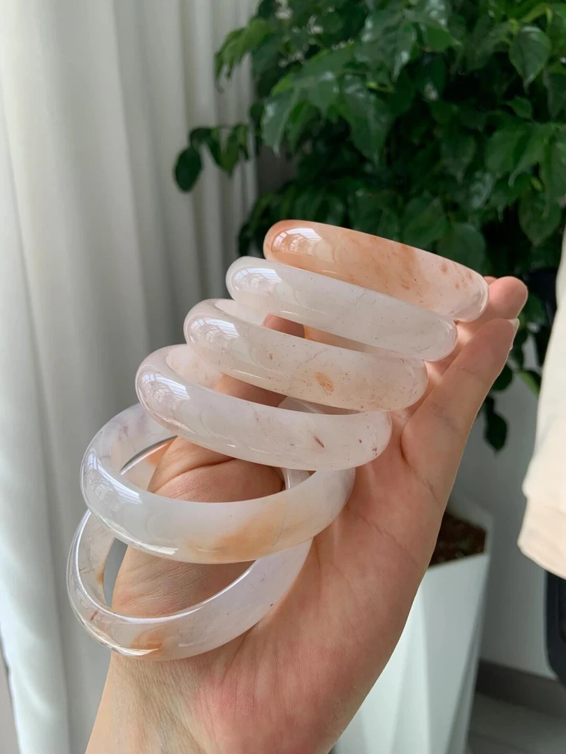 天然戈壁玉石多色料飘花石英质玉平安镯，拍一发一，多样性发货
