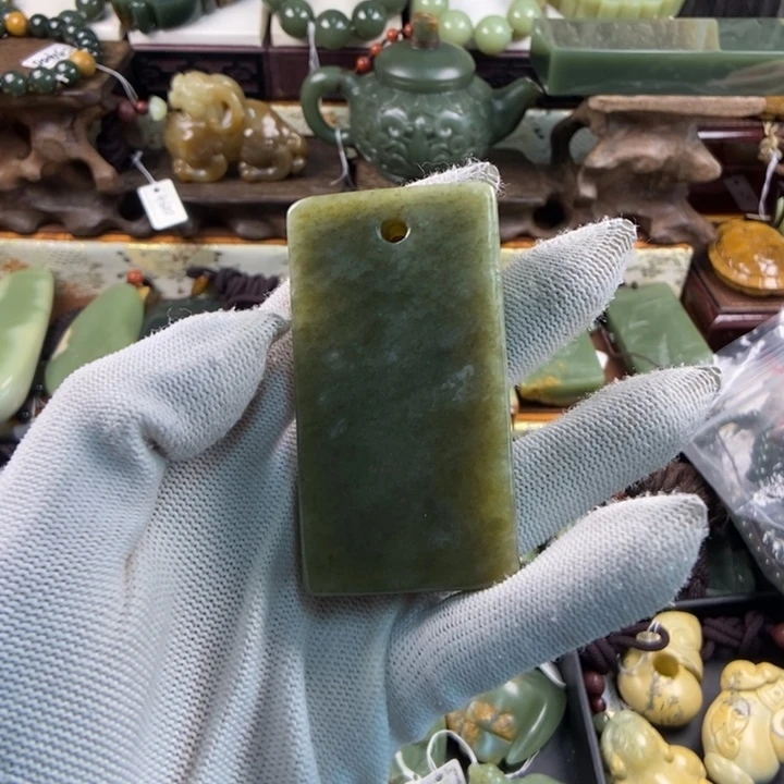 未镶嵌透闪石质玉把件圆*体