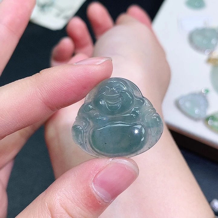 翡翠未镶嵌颈饰佛公