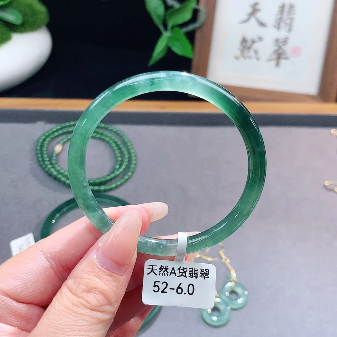 翡翠手镯（圆镯）未镶嵌