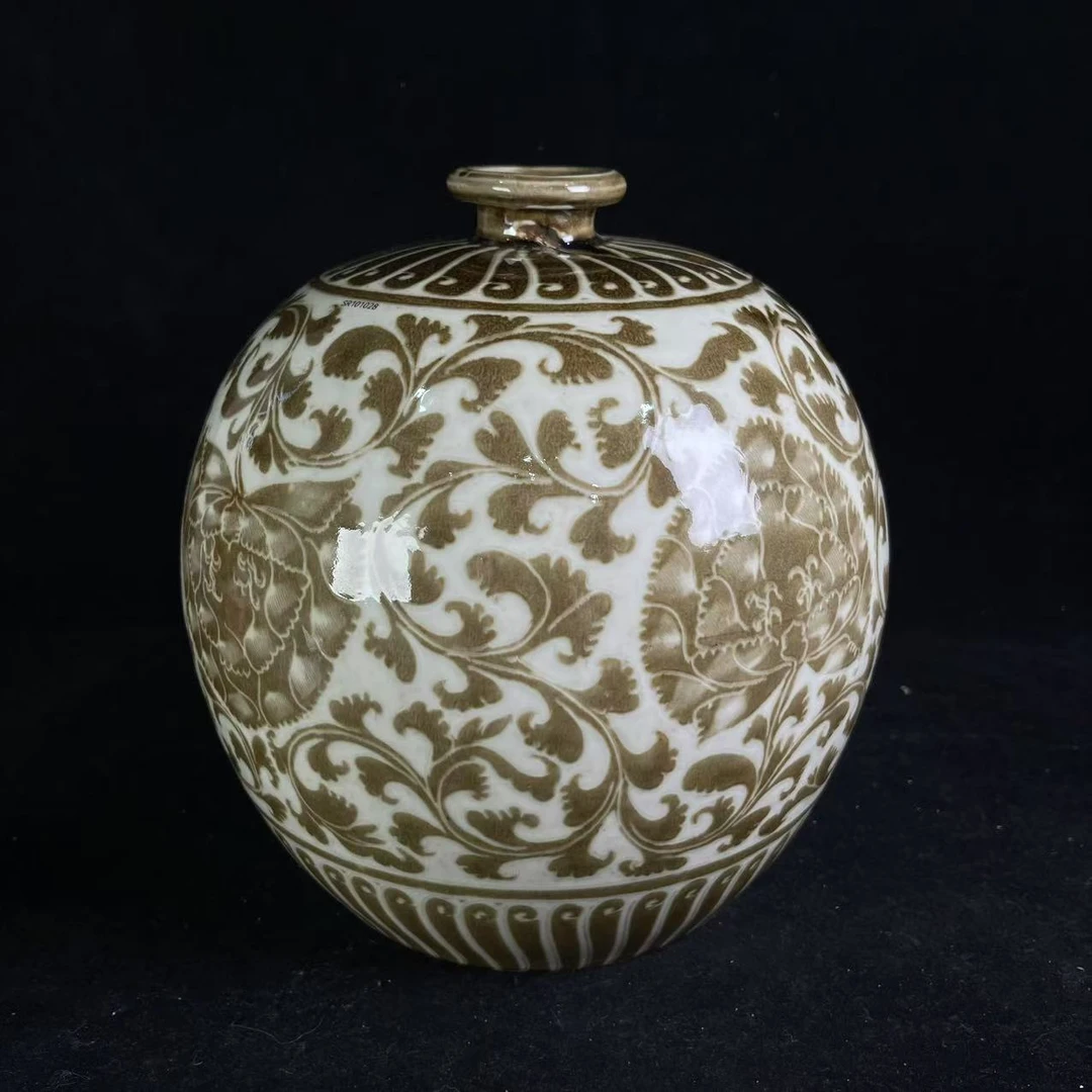 Y定窑彩绘花卉纹嘟噜瓶