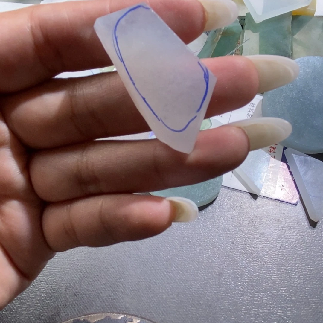 未镶嵌挂件翡翠?***盔