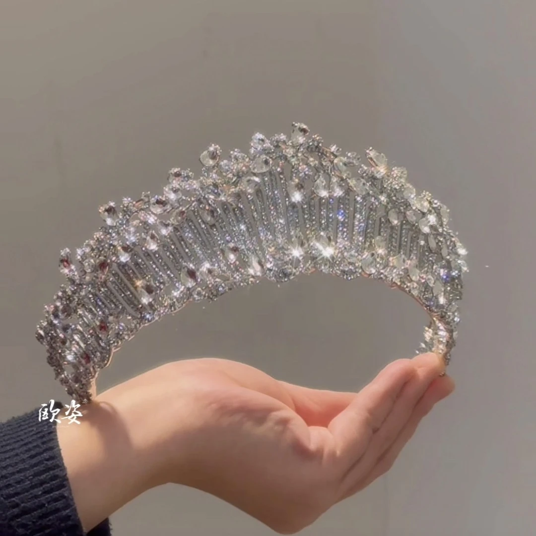 设计师卷的百搭大气皇冠婚礼跟妆配饰小众新娘白纱配饰跟妆发饰