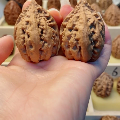 桃核把件东北秋子32