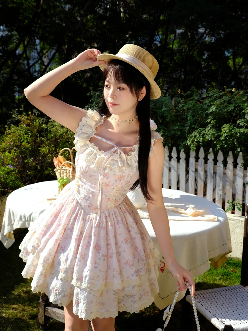 【RUER】温柔碎花刺绣甜美小飞袖收腰短蛋糕蕾丝连衣裙