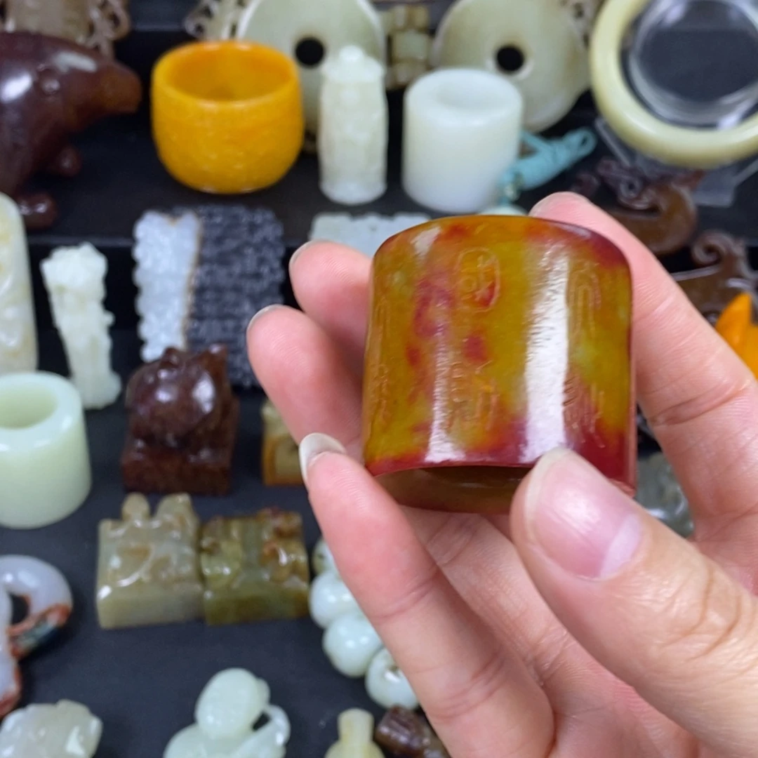 D***点和田玉未镶嵌颈饰