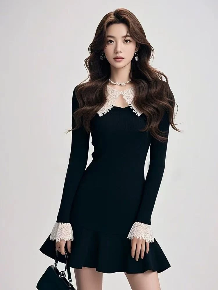 秋季新款时尚休闲极简风黑色不规则领修身长袖蕾丝拼接高腰连衣裙