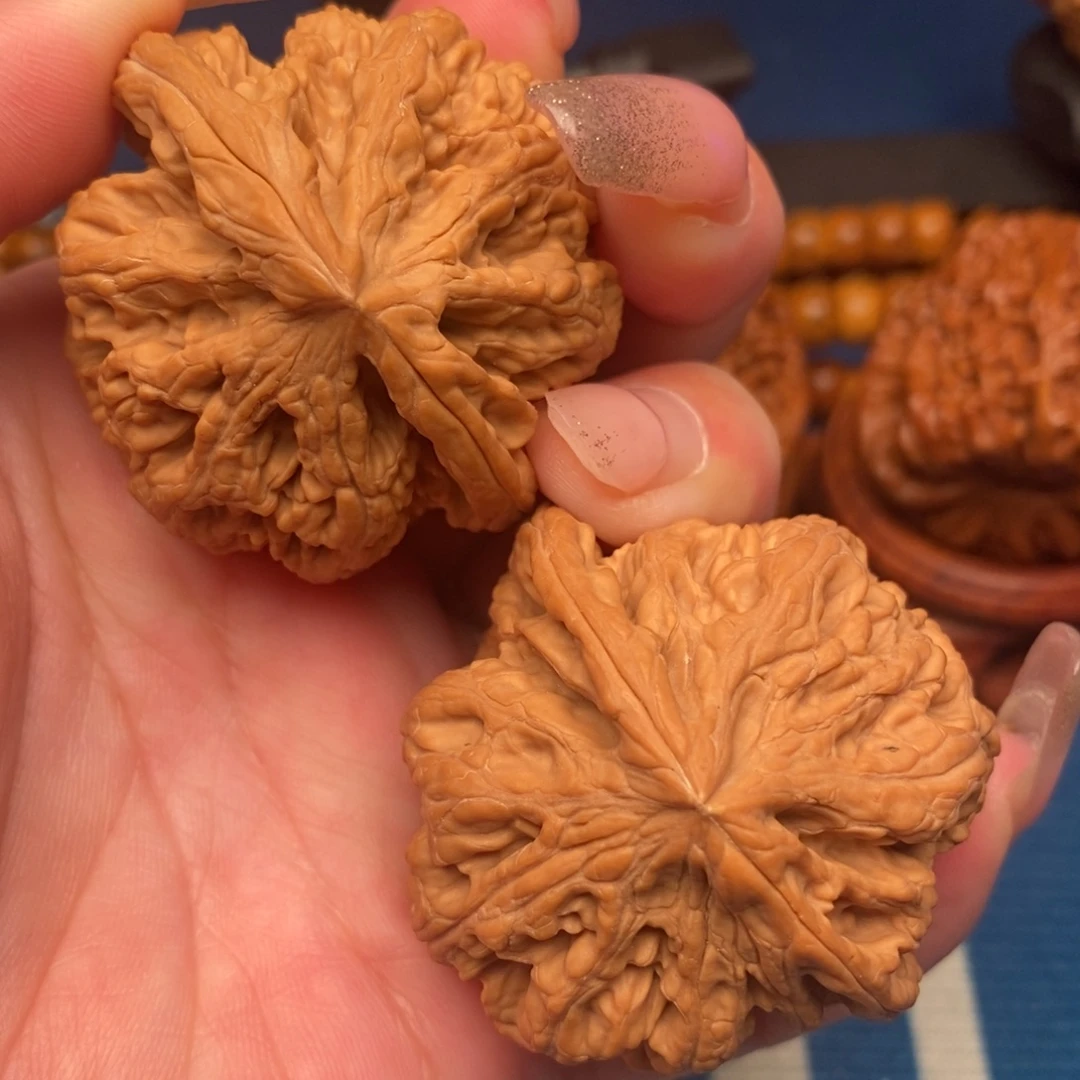 一***人文玩核桃吊坠粗筋