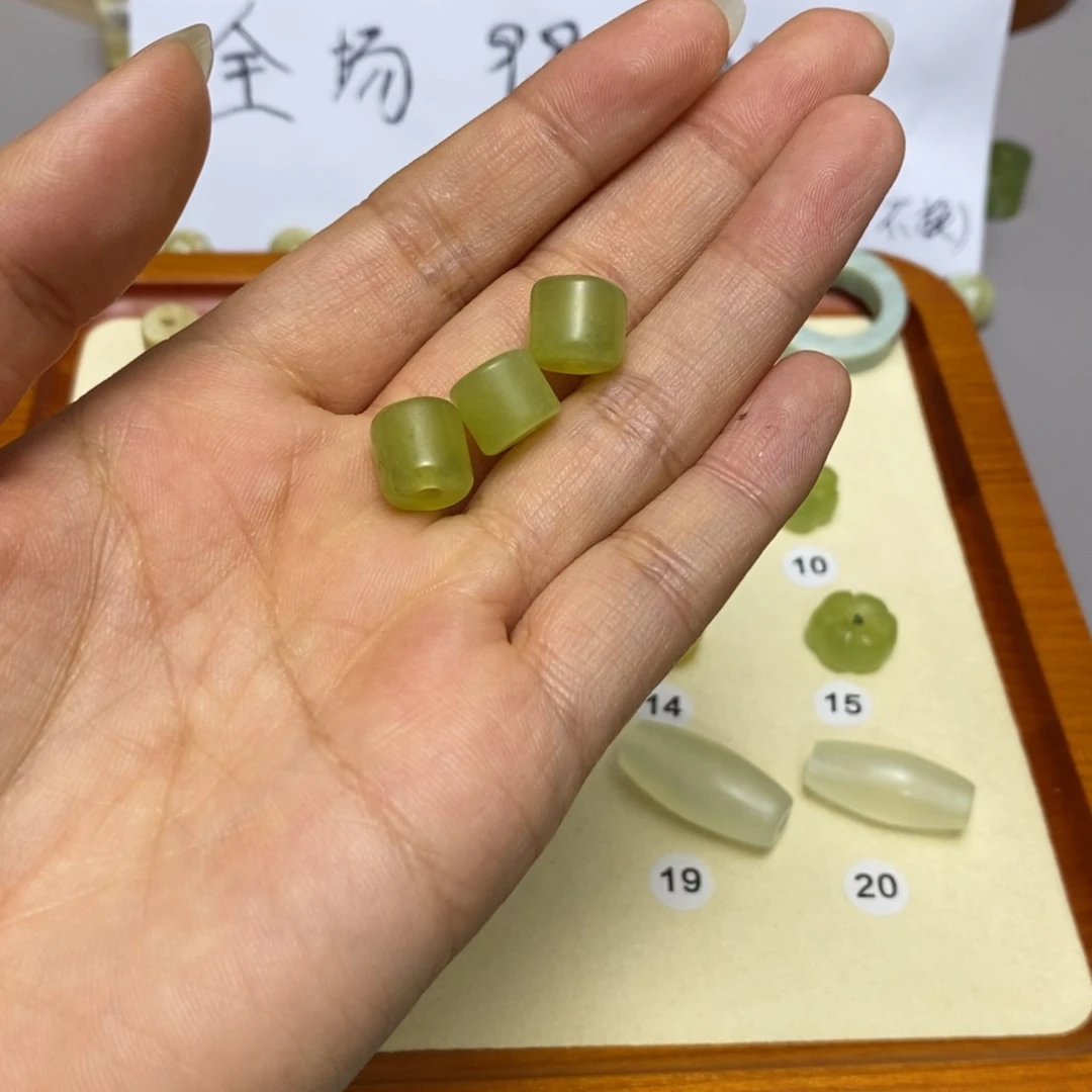 蛇纹石玉配饰合金想****出