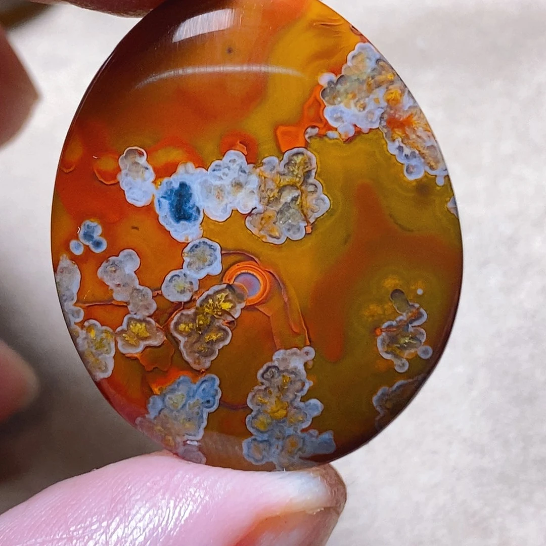 未镶嵌颈饰玛瑙/玉髓苏*