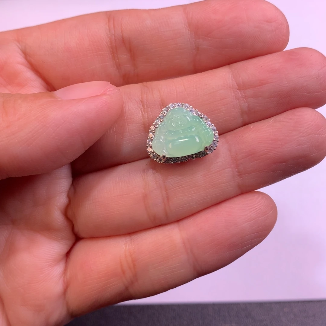 翡翠未镶嵌颈饰佛公