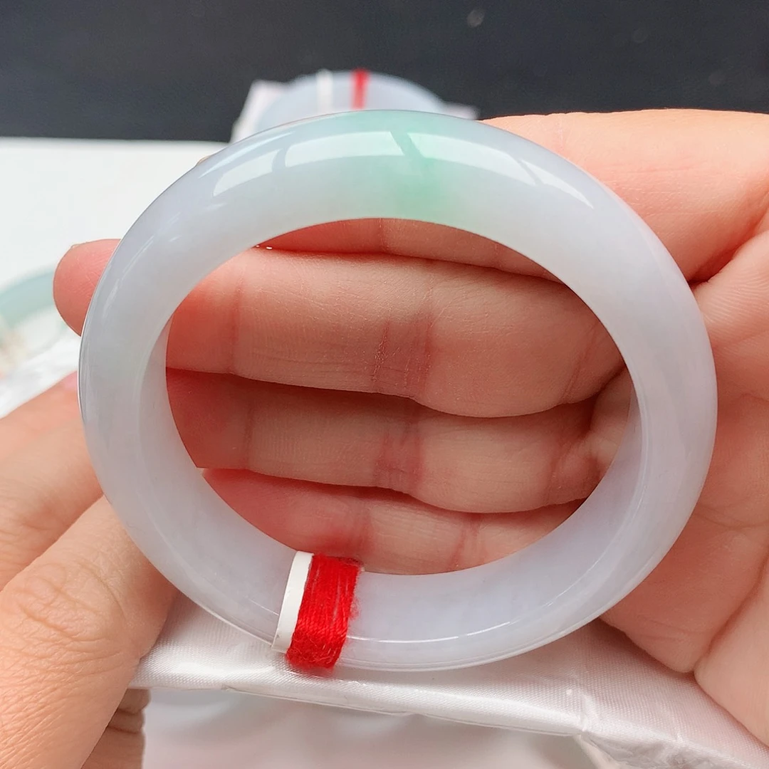 翡翠手镯未镶嵌天然翡翠