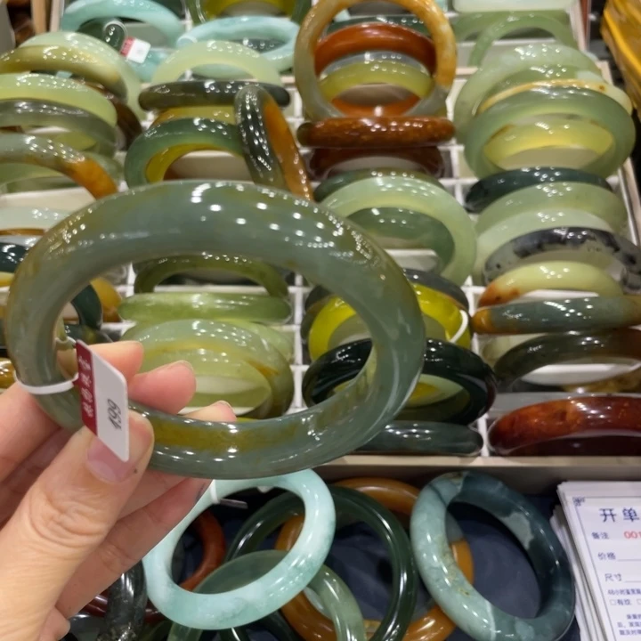 淡***香未镶嵌蛇纹石玉手镯