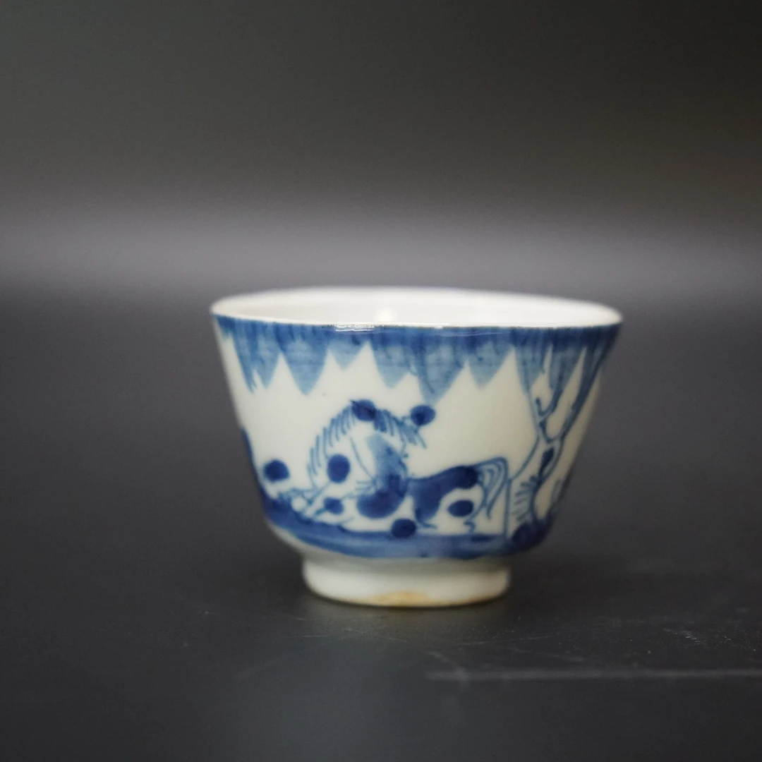 Lot.25091220-2清晚期柳下双骏图青花杯 直径：约6.1cm