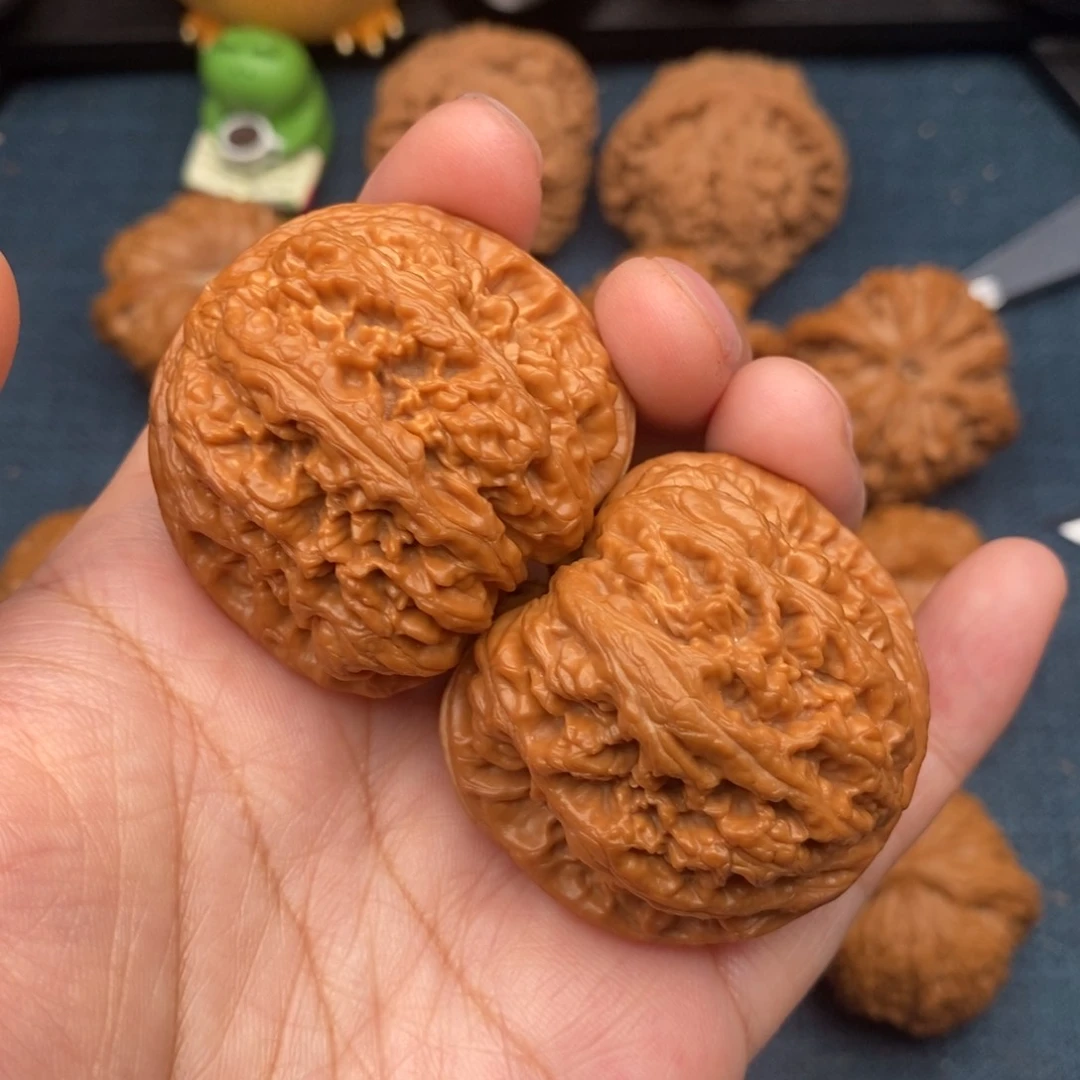 文玩核桃把件42精品红皮球筋