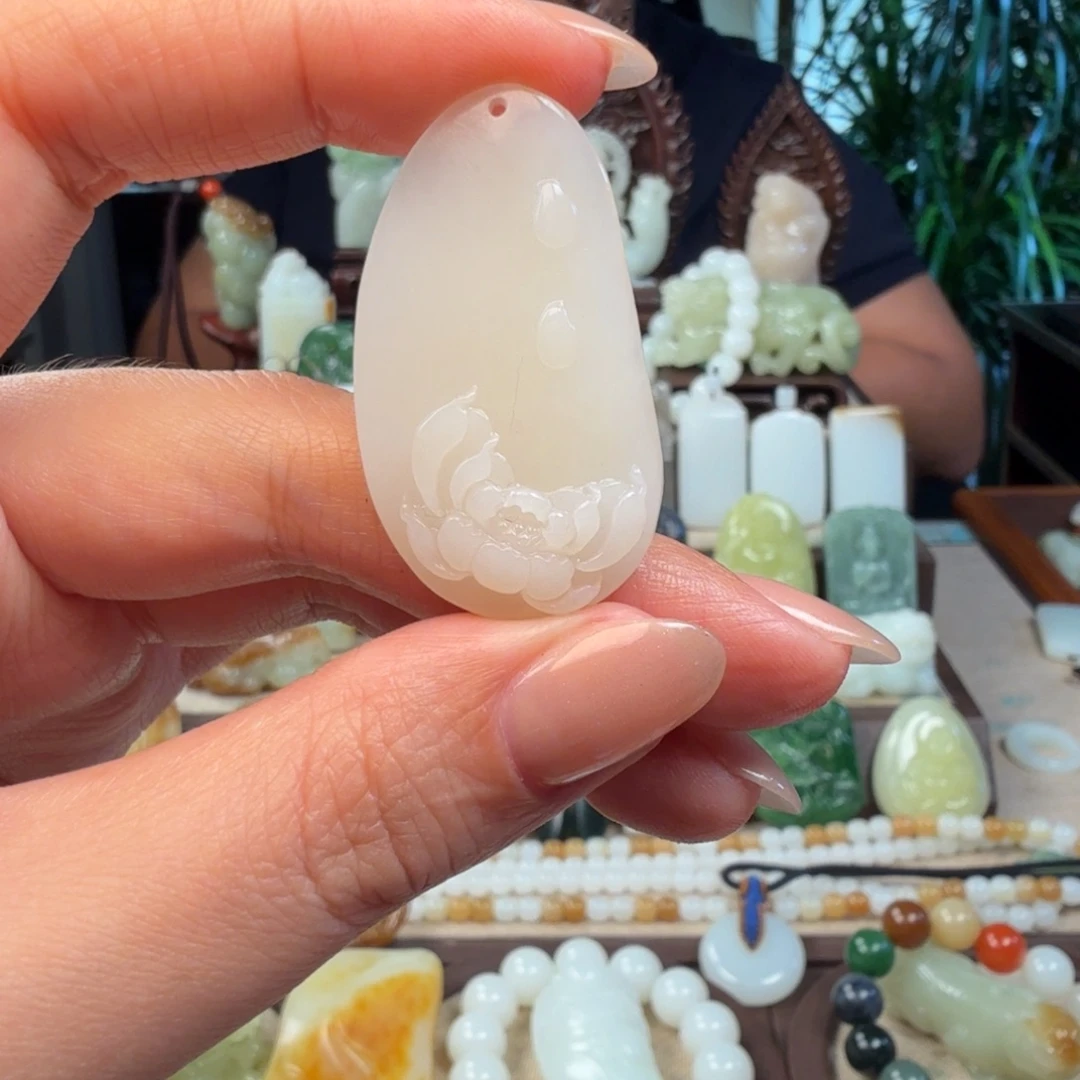 一***纯和田玉未镶嵌颈饰
