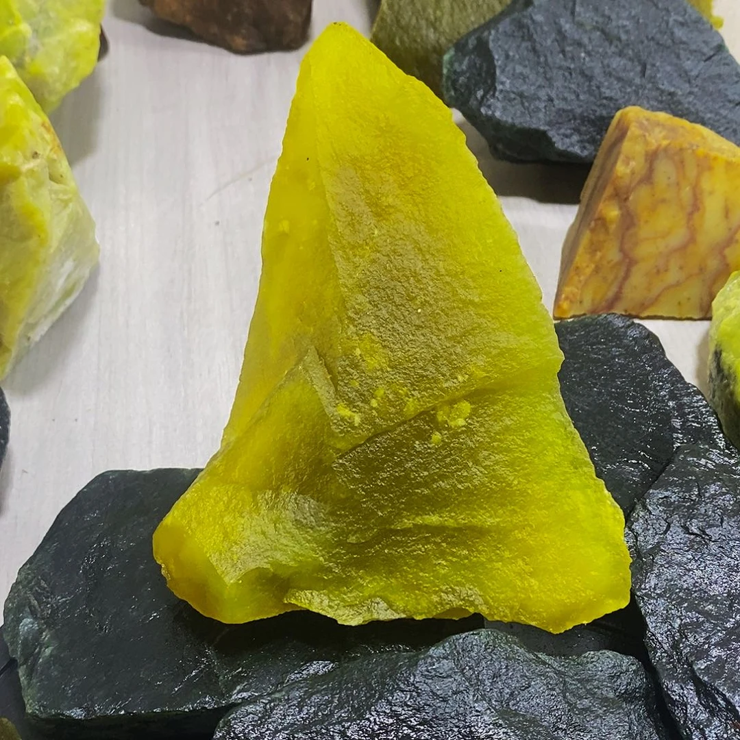 玉***室未镶嵌岫玉岫玉原石