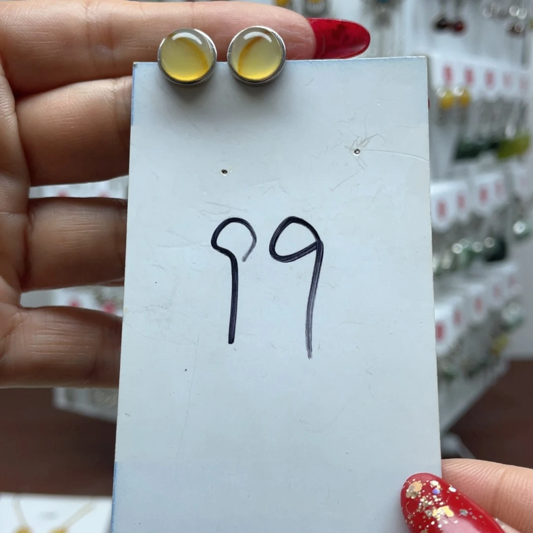 蛇纹石玉耳饰未镶嵌浅**忆