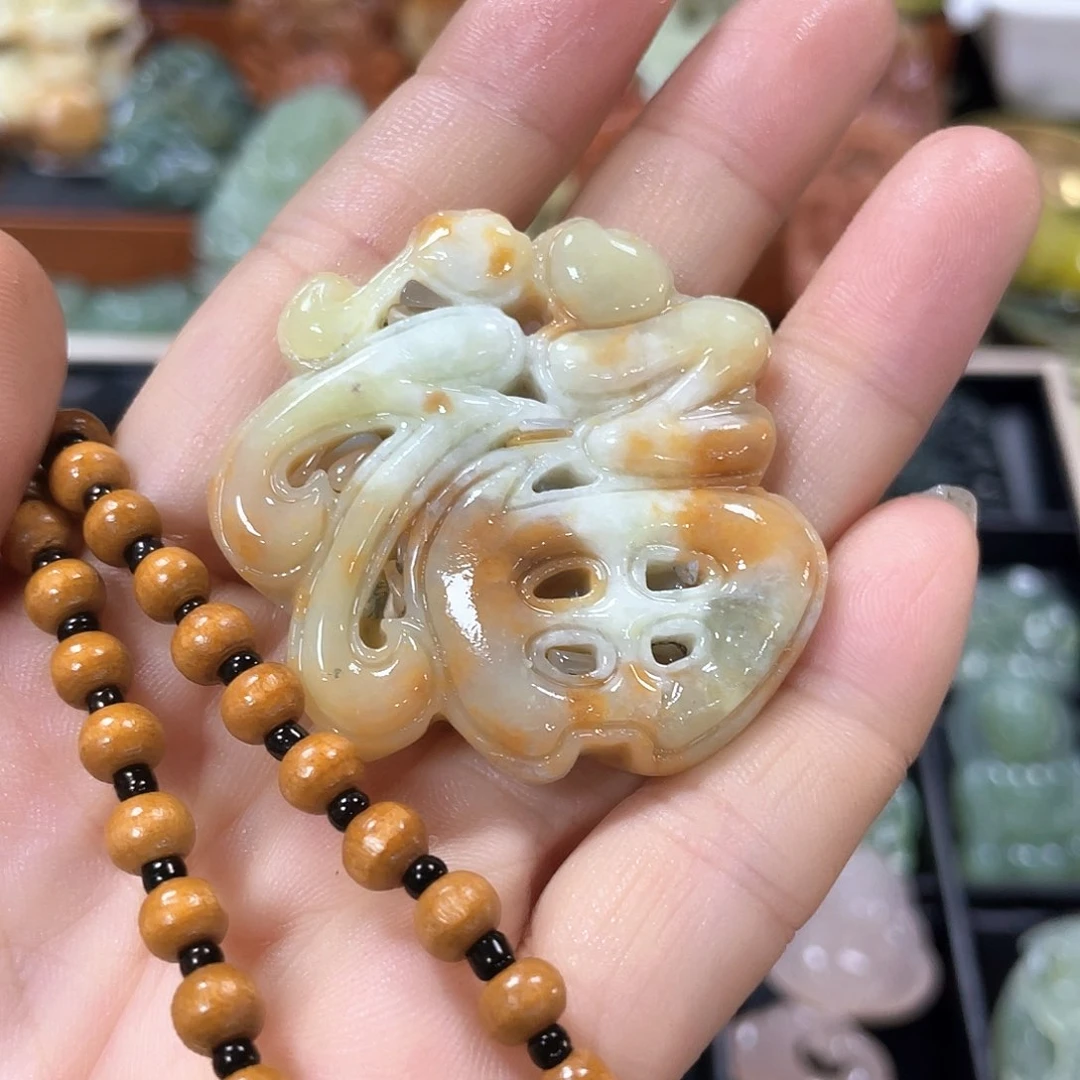 蛇纹石玉颈饰未镶嵌
