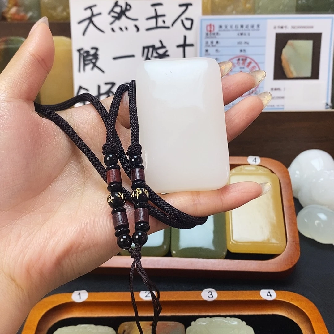 新疆昆仑山料方解石玉