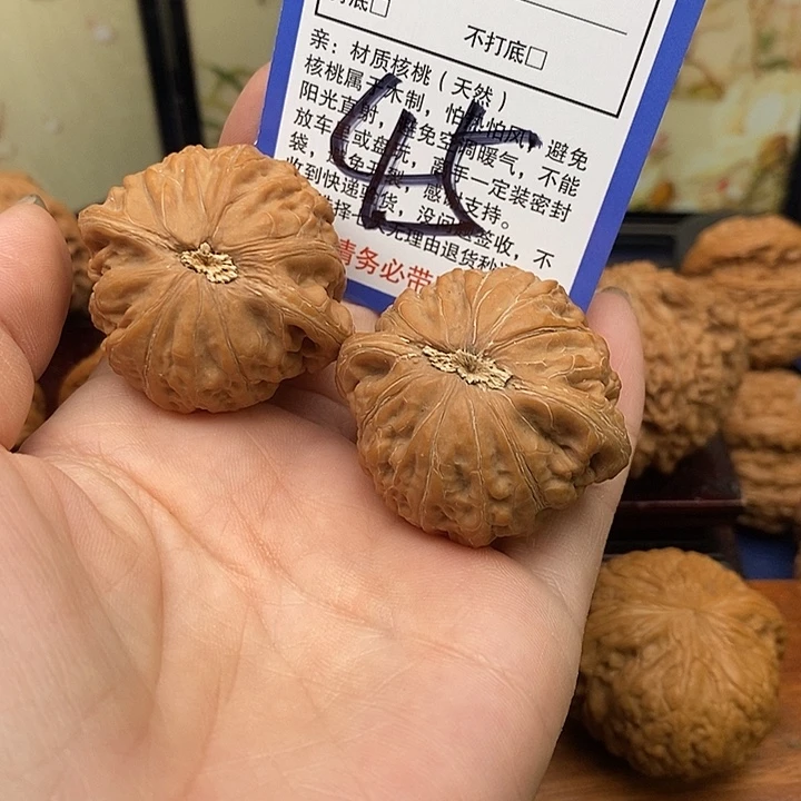 低***哥吊坠桃核铁锤狮子头40