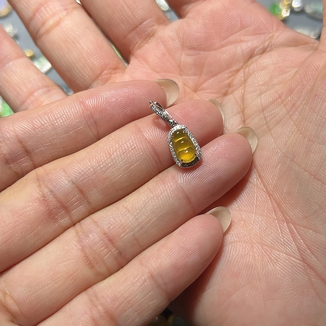 翡翠18K金镶嵌颈饰