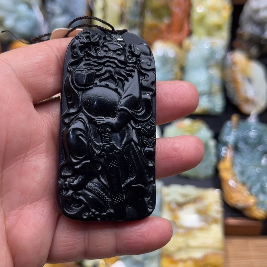 执***生蛇纹石玉未镶嵌颈饰